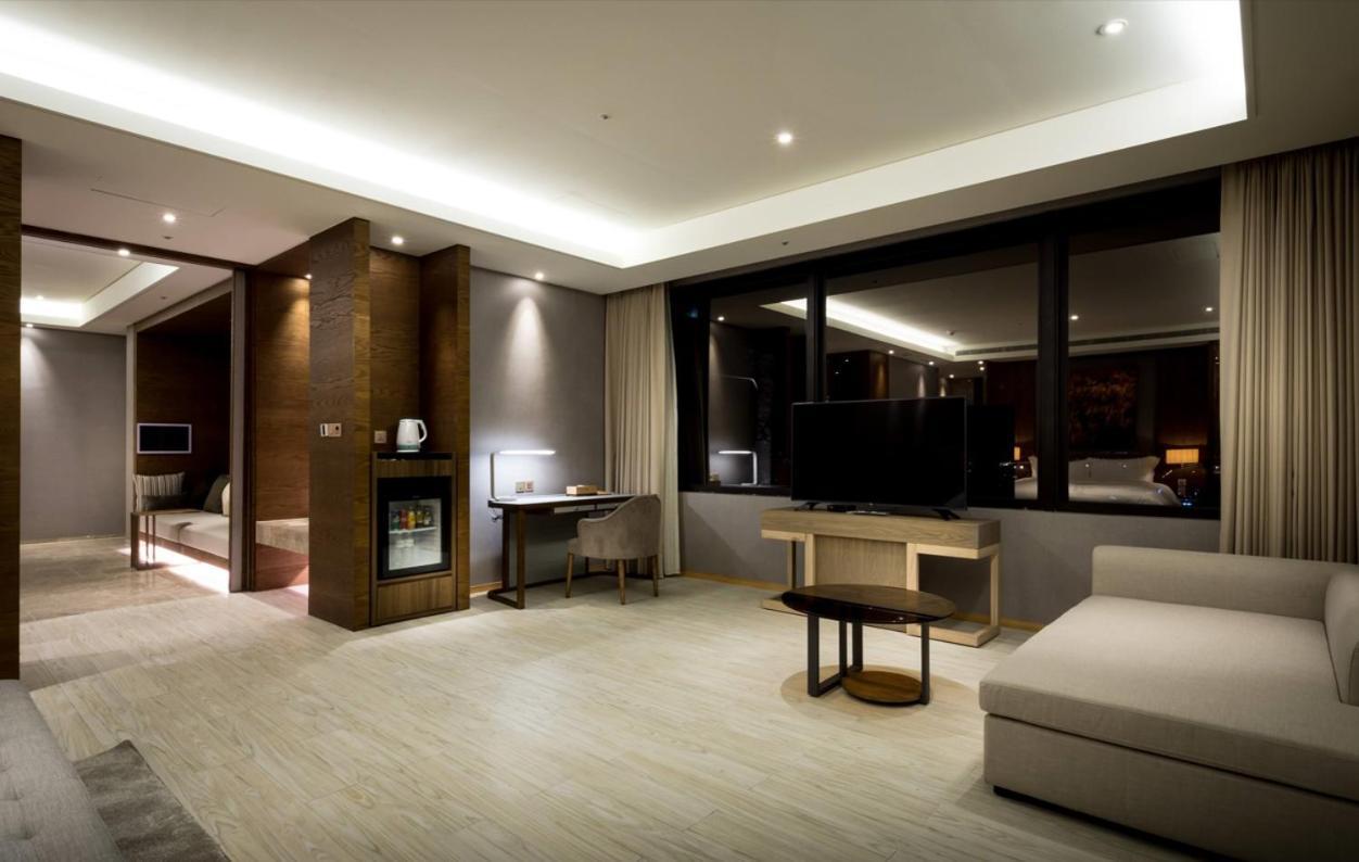 Cuncyue Hot Spring Resort Luodong Værelse billede A suite at the hotel