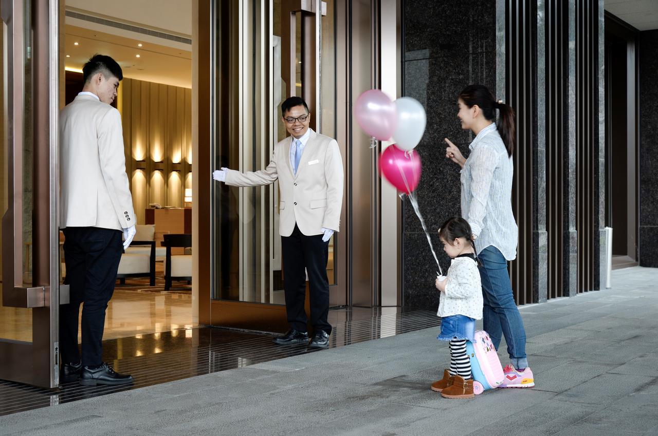 Cuncyue Hot Spring Resort Luodong Eksteriør billede Concierge service at a hotel